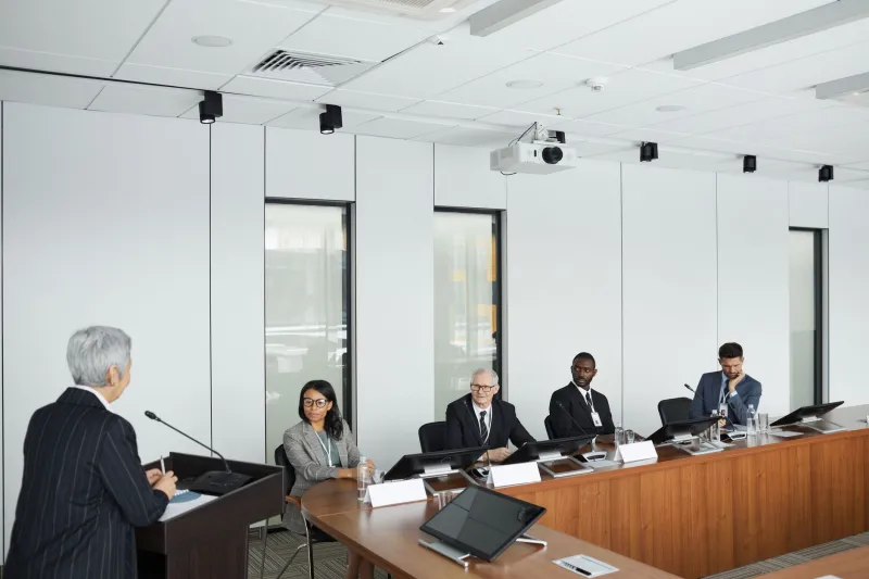 The Danger of the Nodding Room: What Unanimous Agreement Costs You Strategically